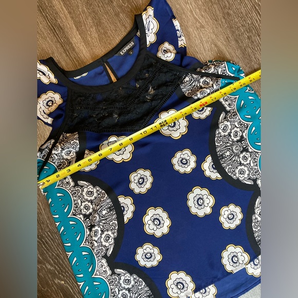 Express Tank Blouse - Picture 8 of 9